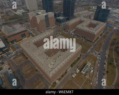 Luftaufnahme von zwei symmetrischen Gebäude mit der Form des arabischen Ziffer 6 in Zhengzhou City, Central China Provinz Henan, 21. März 2018. Stockfoto
