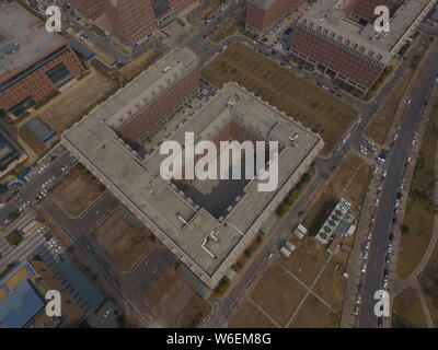 Luftaufnahme von zwei symmetrischen Gebäude mit der Form des arabischen Ziffer 6 in Zhengzhou City, Central China Provinz Henan, 21. März 2018. Stockfoto