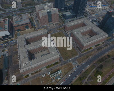 Luftaufnahme von zwei symmetrischen Gebäude mit der Form des arabischen Ziffer 6 in Zhengzhou City, Central China Provinz Henan, 21. März 2018. Stockfoto