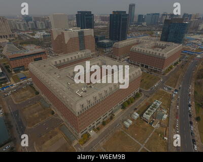 Luftaufnahme von zwei symmetrischen Gebäude mit der Form des arabischen Ziffer 6 in Zhengzhou City, Central China Provinz Henan, 21. März 2018. Stockfoto