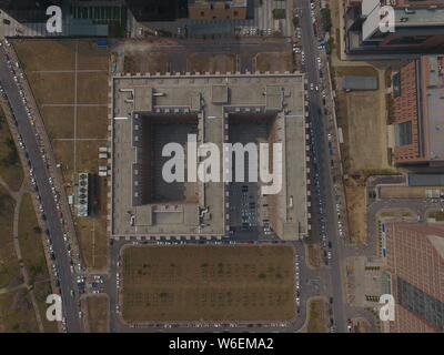 Luftaufnahme von zwei symmetrischen Gebäude mit der Form des arabischen Ziffer 6 in Zhengzhou City, Central China Provinz Henan, 21. März 2018. Stockfoto