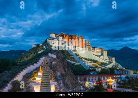 ------ Landschaft der Potala Palast in Lhasa, im Südwesten Chinas Autonomen Region Tibet, 26. Juli 2017. Der Südwesten Chinas Tibet autonomen Region Stockfoto