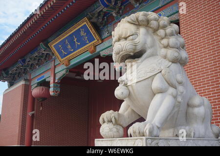 ---- Blick auf den Haupteingang der Shanghai Jiaotong University in Shanghai, China, 18. August 2017. Peking Peking und der Tsinghua-universität Hochschulen haben Lo Stockfoto