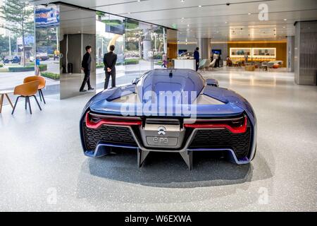 ---- Eine NextEV Nio EP9 Supercar ist auf Anzeige an Benutzer Zentrum des vierten Nio NIO Haus, in Guangzhou City, South China Guangdong provin Stockfoto