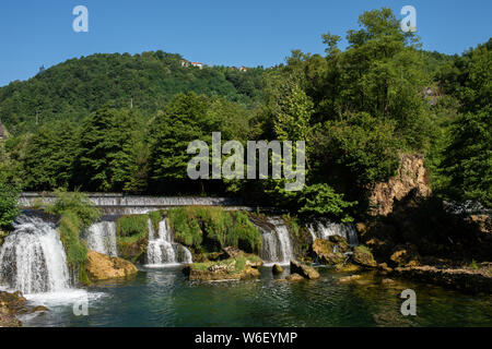 Wasserfall auf dem Fluss Una, Kostela, Bihac, Bosnien und Herzegowina, Europa Stockfoto