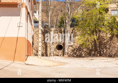 Storm Drain in Oria eine kleine ländliche Gemeinde in den Bergen von Andalusien Spanien Stockfoto