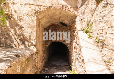 Storm Drain in Oria eine kleine ländliche Gemeinde in den Bergen von Andalusien Spanien Stockfoto