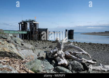 Coupeville, Washington - Juli 6, 2019: Autos leer Dock am Port Townsend Fähre im Staat Washington, von Langley zu den Olympischen Penin zu erhalten Stockfoto