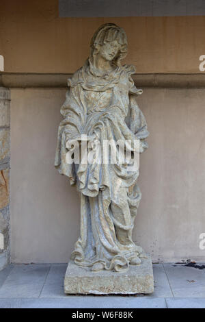 Statue, die Stadt von der Pfarrkirche Maria Himmelfahrt, Deggendorf, Bayerischer Wald, Niederbayern, Deutschland Stockfoto