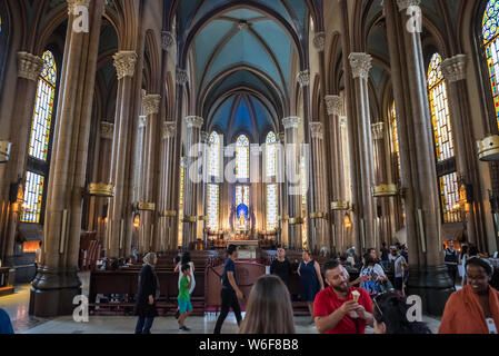 Innenansicht der Kirche des Hl. Antonius von Padua oder lokal als Gesendet Antuan ist die größte Kirche von der römisch-katholischen Kirche in Istanbul, Türkei. 25 Ju Stockfoto