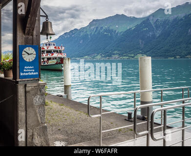 MV Jungfrau auf dem Brienzersee Passagiere Abwurf bei Giessbachfälle Stockfoto