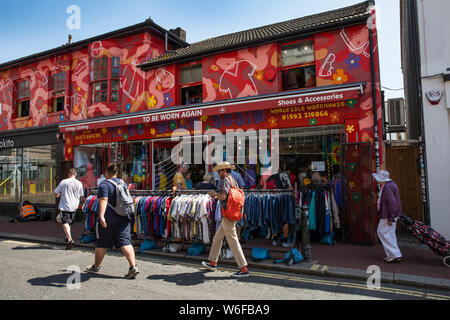 Jahrgang Geschäfte im Herzen der North Laine, Antiquitäten und vintage Boutiquen in den Gassen, zurück von der Küste von Brighton, England. Stockfoto