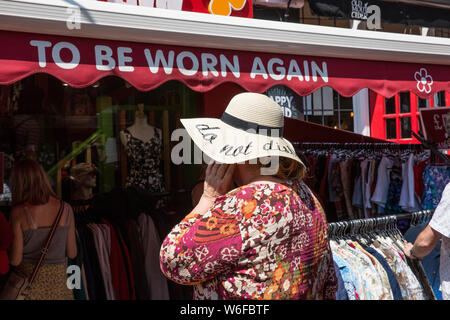 Jahrgang Geschäfte im Herzen der North Laine, Antiquitäten und vintage Boutiquen in den Gassen, zurück von der Küste von Brighton, England. Stockfoto