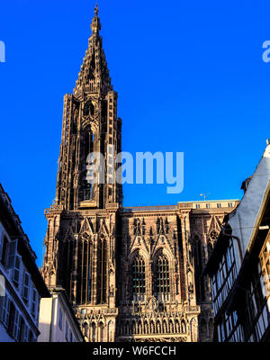 Gotische Kathedrale Notre-Dame aus dem 14. Jahrhundert, spire, Straßburg, Elsass, Frankreich, Europa Stockfoto