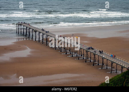 Pier und schlechten Sommerwetter, August, Saltburn am Meer, North Yorkshire, England Stockfoto