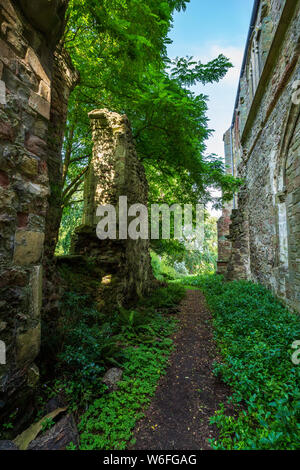 Die Ruine der Kapelle aus dem 12. Jahrhundert wenig Malvern Priory, Worcestershire, England Stockfoto