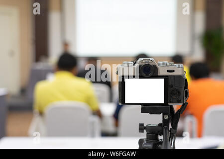 Foto von der alten Kamera genommen. Der Hintergrund ist unscharf und hat eine zeitgenössische Bokeh Effekt. Als Hintergrund Valentine Konzept mit Kopieren Leerzeichen f Stockfoto