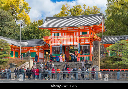 Nishiromon Tor des Yasaka Schrein (yasaka-jinja), Gion Distrikt, Kyoto, Japan Stockfoto