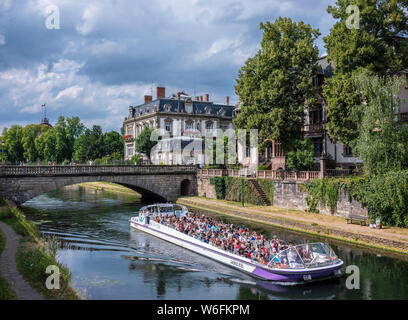 Batorama sightseeing tour Boot Kreuzfahrt auf Fossé du Faux Rempart Canal, Neustadt, Straßburg, Elsass, Frankreich, Europa, Stockfoto