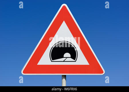 Tunnel Warnschild Stockfoto