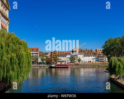 Straßburg, Ill, Quai des Pêcheurs Quay, Fischer Wharf, angelegter Lastkahn, Waterfront Häuser, Elsass, Frankreich, Europa, Stockfoto