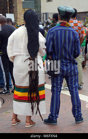 Brixton, London, UK. 1. August 2019 Die jährlichen afrikan Emanzipation Tag Reparationen März Blätter von Windrush Square in Brixton. Jährliche März von Brixton, Downing Street nach Reparationen für Sklaverei bitten. Credit: Johnny Armstead/Alamy leben Nachrichten Stockfoto