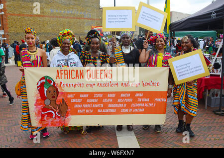 Brixton, London, UK. 1. August 2019 Die jährlichen afrikan Emanzipation Tag Reparationen März Blätter von Windrush Square in Brixton. Jährliche März von Brixton, Downing Street nach Reparationen für Sklaverei bitten. Credit: Johnny Armstead/Alamy leben Nachrichten Stockfoto