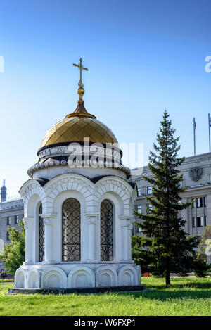 Russland, Irkutsk - 7. Juli 2019: Kapelle-Denkmal an der Stelle der zerstörten Kathedrale im Namen der Kasaner Ikone der Gottesmutter Stockfoto