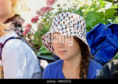 STOCKHOLM, Schweden - 26. JULI 2019: Greta Thunberg demonstrieren vor dem Parlament in Stockholm. Stockfoto