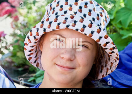 STOCKHOLM, Schweden - 26. JULI 2019: Greta Thunberg demonstrieren vor dem Parlament in Stockholm. Stockfoto