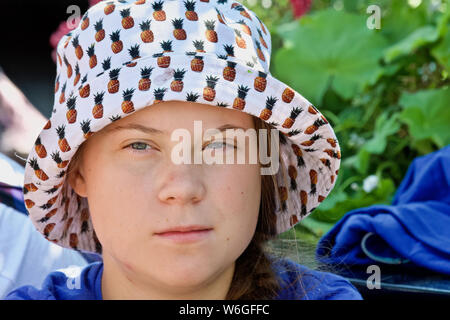 STOCKHOLM, Schweden - 26. JULI 2019: Greta Thunberg demonstrieren vor dem Parlament in Stockholm. Stockfoto