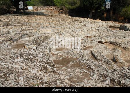 Die Ruinen des römischen Theaters in der antiken Stadt Pollentia in Alcudia auf der spanischen Insel Mallorca. Stockfoto