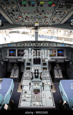 LE BOURGET PARIS - May 20, 2019: Cockpit Ansicht des Airbus A330 neo Passagiermaschine auf der Paris Air Show. Stockfoto