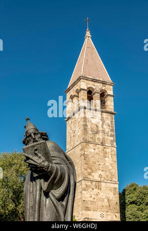 Statue des Gregor von Nin von Ivan Mestrovic vor dem Benediktinerkloster Turm; Split, Kroatien Stockfoto