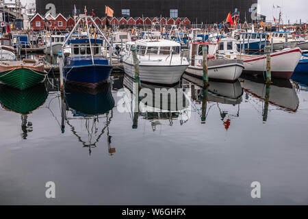 Kleine Fischerboote im Hafen von Skagen Stockfoto