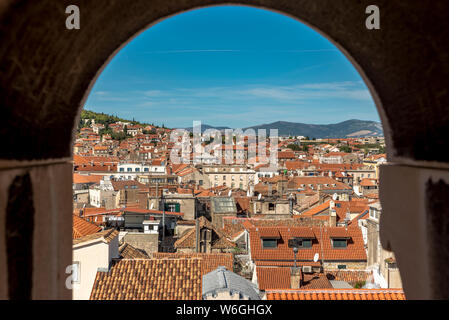 Blick von der Spitze des Hl. Domnius Glockenturm auf dem peristyl Diokletianspalast; Split, Kroatien Stockfoto