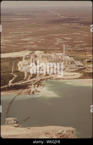 FLORIDA PORTLAND ZEMENT FABRIK IN DER NÄHE VON DEN GRENZEN DER EVERGLADES Stockfoto