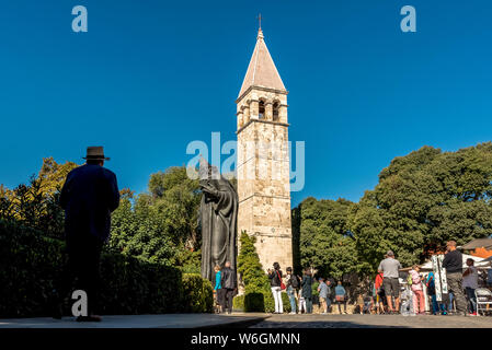 Statue des Gregor von Nin von Ivan Mestrovic vor dem Benediktinerkloster Turm; Split, Kroatien Stockfoto