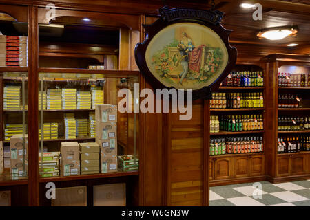 Shop Verkauf kubanische Zigarren und Alkohol; Havanna, Kuba Stockfoto