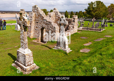 Ruinen von St Ciaran Kirche am Kloster Clonmacnoise Siedlung, County Offaly, Irland Stockfoto