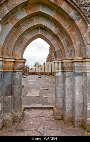 Gewölbte Eingang an das Kloster Clonmacnoise Siedlung, County Offaly, Irland Stockfoto