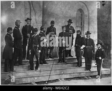 Gen. Samuel S. Heintzelman und Personal (nicht erkannte. Auf die Schritte der Arlington House übernommen.) Stockfoto