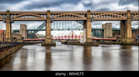 Brücken über den Fluss Tyne in Newcastle und Gateshead, Newcastle Upon Tyne, Tyne und Wear, England Stockfoto