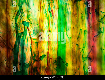 Acryl Farben und Tinte in Wasser. Zusammenfassung Hintergrund. Stockfoto