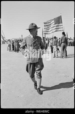 Granada Relocation Center, Amache, Colorado. Eine Szene aus dem Pfadfinder Memorial Day Parade, die w. . .; Umfang und Inhalt: Der vollständige Titel für dieses Foto lautet: Granada Relocation Center, Amache, Colorado. Eine Szene aus dem Pfadfinder Memorial Day Parade, die in diesem Zentrum am 30. Mai statt. Stockfoto