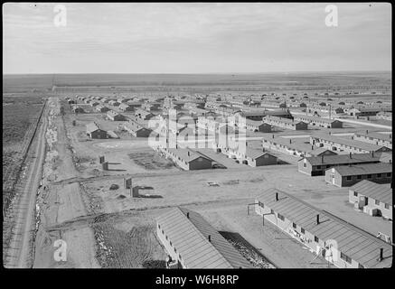 Granada Relocation Center, Amache, Colorado. Ein Blick auf die Granada Center Blick nach Westen vom Wat. . .; Umfang und Inhalt: Der vollständige Titel für dieses Foto lautet: Granada Relocation Center, Amache, Colorado. Ein Blick auf die Granada Center Blick nach Westen vom Wasserturm. Stockfoto