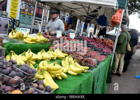 Street Scene Händler bei Fruit Market Brick Lane. Stockfoto