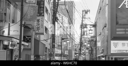 Manchmal schwarz-weiß Fotos von Tokio spiegeln ihre wahre Persönlichkeit und Charakter viel besser als die Farbe. Stockfoto