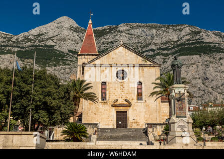 St Mark's Kirche in Makarska entfernt, bietet das Riviera von Makarska, Makarska, Dalmatien, Kroatien Stockfoto