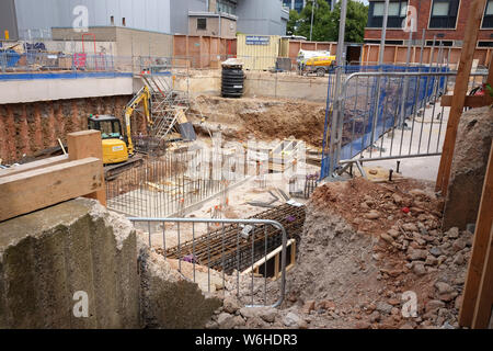 Juli 2018 - Keller Bau eines neuen Gebäudes in Cardiff Stockfoto